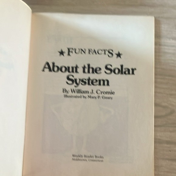 Fun facts about the solar system paperback book, vintage - Picture 3 of 10